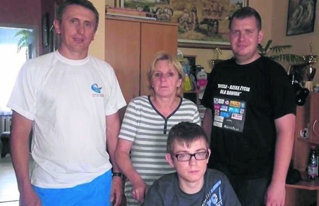 Karol  Wiklak i Bartek Kaczmarek po powrocie z charytatywnej  wyprawy odwiedzili chorego  Dawida  Szpaka i jego mamę . 