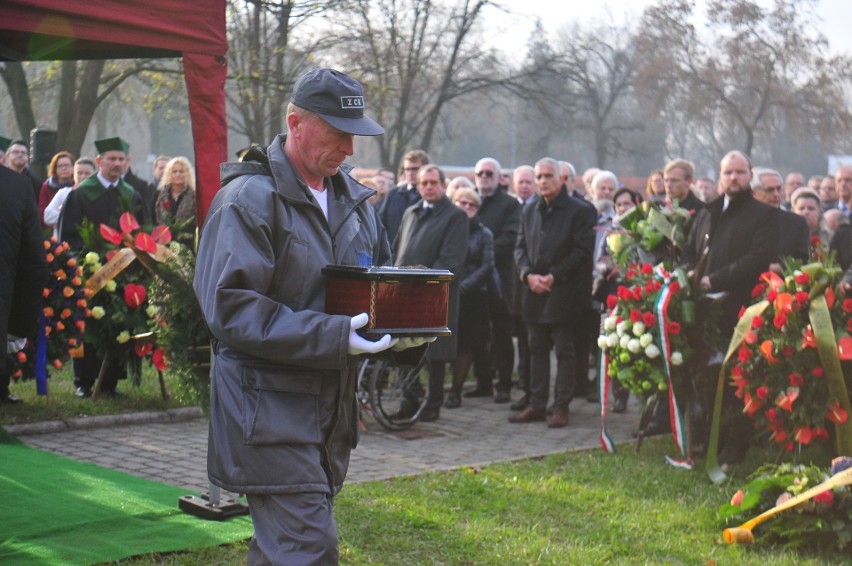 Kraków. Ostatnia droga wybitnego historyka. Prof. Wyrozumski spoczął na cmentarzu Rakowickim