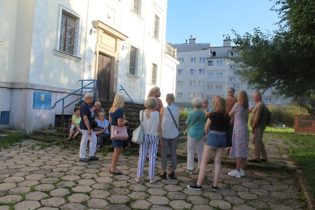 Stowarzyszenie imienia Jana Karskiego zorganizowało spacer po terenie byłego getta w Kielcach. Odbył się on w ramach uroczystości upamiętniających likwidację założonej przez Niemców żydowskiej dzielnicy Kielc.