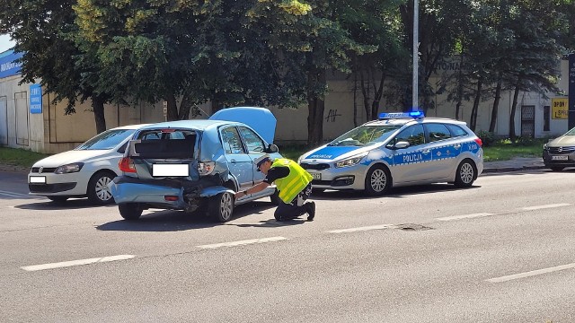 Poważna stłuczka na ulicy Bałtyckiej w Słupsku. Dwie osoby trafiły do szpitala
