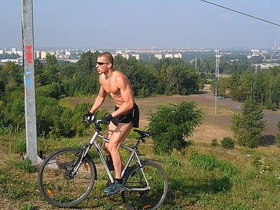 Policjant z Katowic pokona na rowerze 580 km. Jedzie dla dzieci z hospicjum