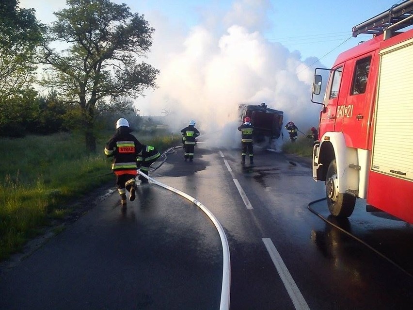 Tir płonął koło Szczecinka.