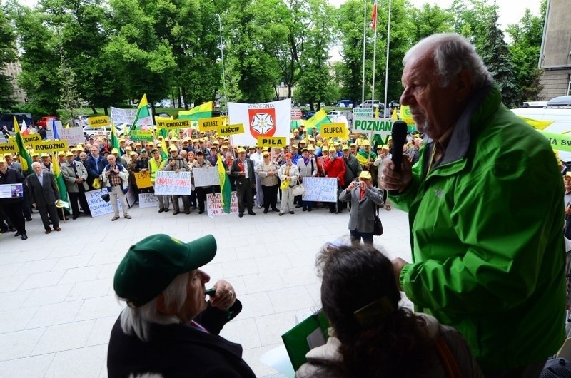 Poznań: Działkowcy protestowali pod Urzędem Wojewódzkim [ZDJĘCIA, FILM]