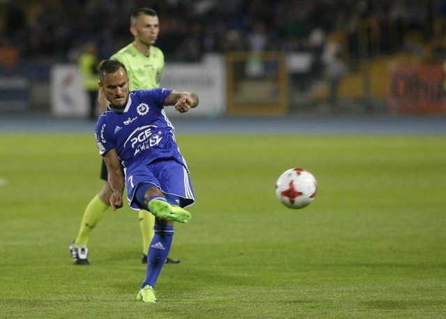 Edgar Bernahardt grał w Stali Mielec w rundzie jesiennej sezonu 2017/2018. Obecnie jest zawodnikiem GKS-u Tychy