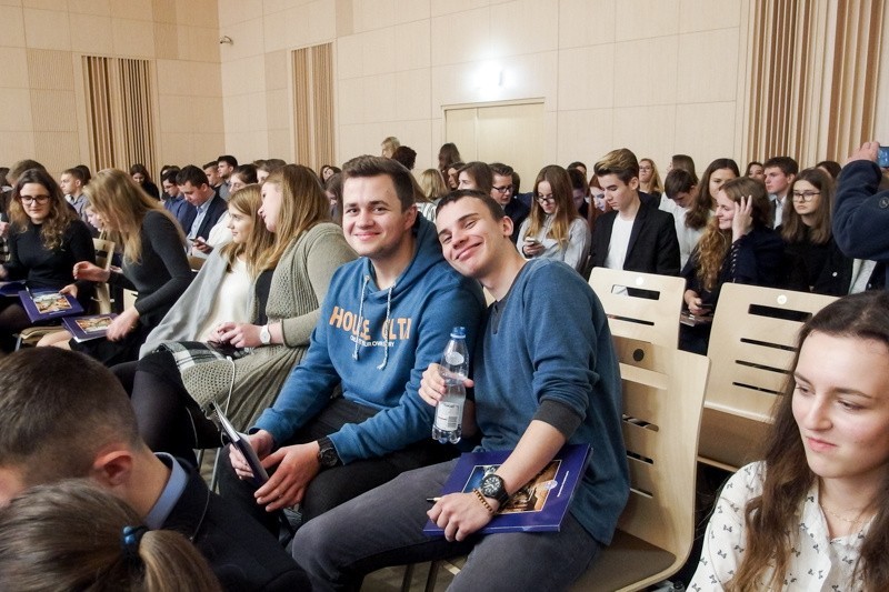 Uczniowie ze Skarżyska na konferencji "Dwujęzyczne Świętokrzyskie"
