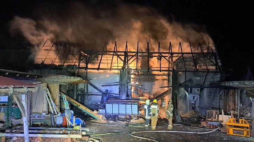 Ogień strawił firmę w Broczynie koło Czaplinka.