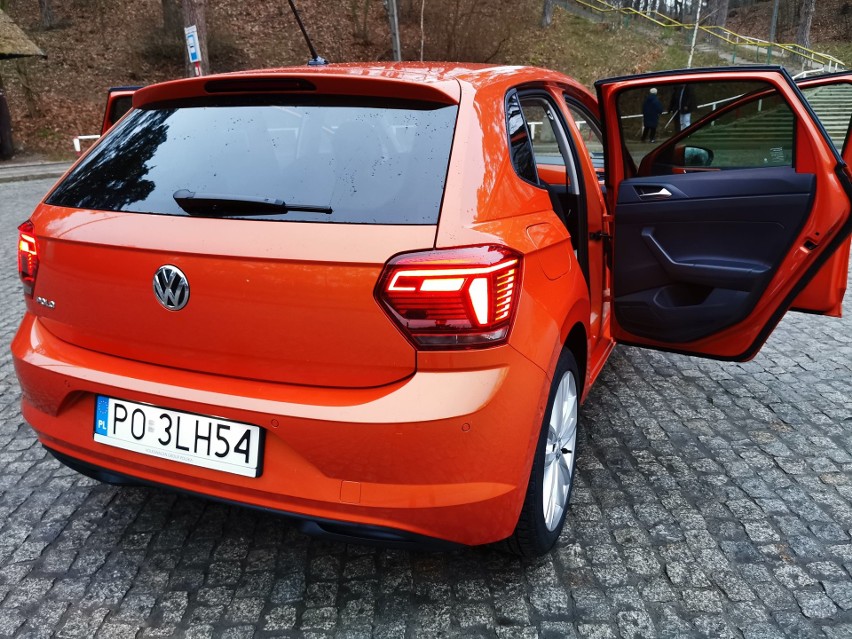 Zasiadając za kierownicą Volkswagena Polo 1.0 TSI (115 KM) w...