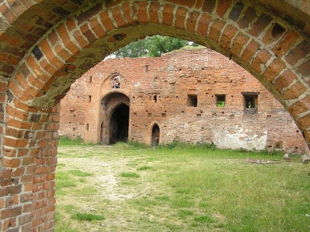 W sobotę turyści zwiedzą m.in. zamek Dybów w lewobrzeżnym Toruniu