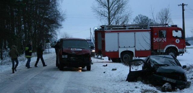 Kierująca polo mieszkanka Świecia wpadła w poślizg na zaśnieżonej i oblodzonej drodze.