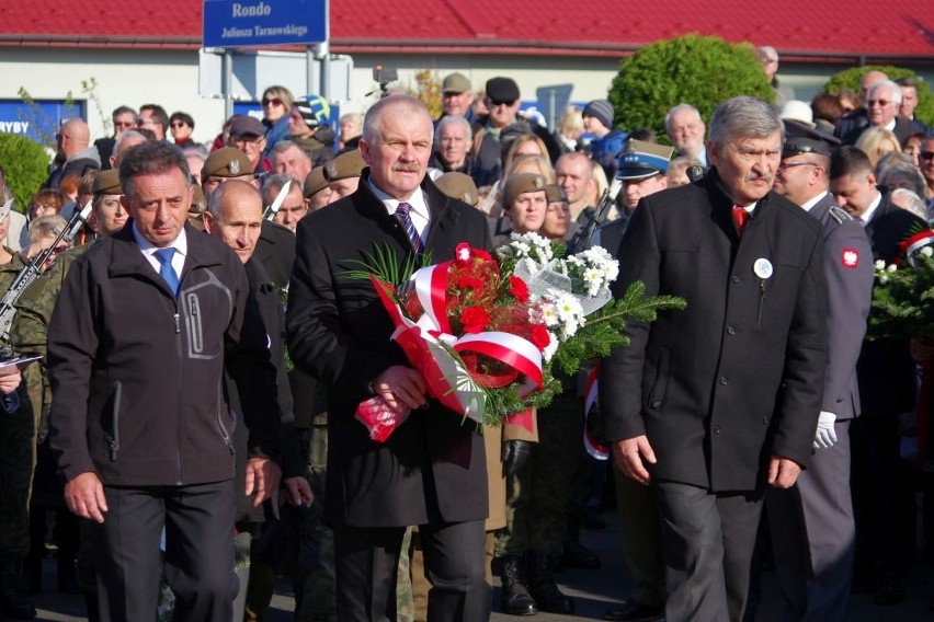 Święto Niepodległości w Tarnobrzegu. Odsłonięto pomnik Józefa Piłsudskiego [ZDJĘCIA]