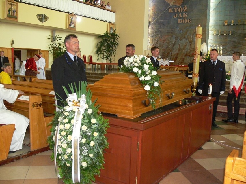 Ostatnie pożegnanie księdza Michała Józefczyka w kościele na Serbinowie   