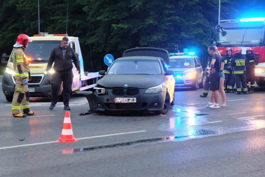 Jedna osoba z niewielkimi obrażeniami trafiła do szpitala po...