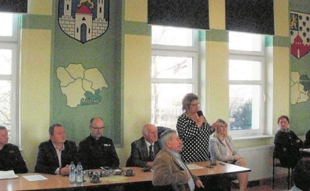 Podczas sesji rady powiatu goleniowskiego tylko czterech radnych zagłosowało przeciwko uchwale o zamiarze likwidacji Zespołu Szkół Ponadgimnazjalnych w Maszewie.