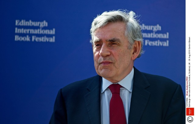 Gordon Brown, były premier Wielkiej Brytanii przyznał, że brak reakcji Zachodu na aneksję Krymu przez Rosję, zachęcił Putina do kolejnych podbojów.