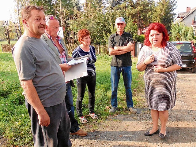 Mieszkańcy budynków przy ul. Beskidzkiej chcą odwodnienia jezdni, która jest właśnie remontowana. Jeśli go nie będzie, woda zaleje ich domy. Niedawno prosili o pomoc urzędników