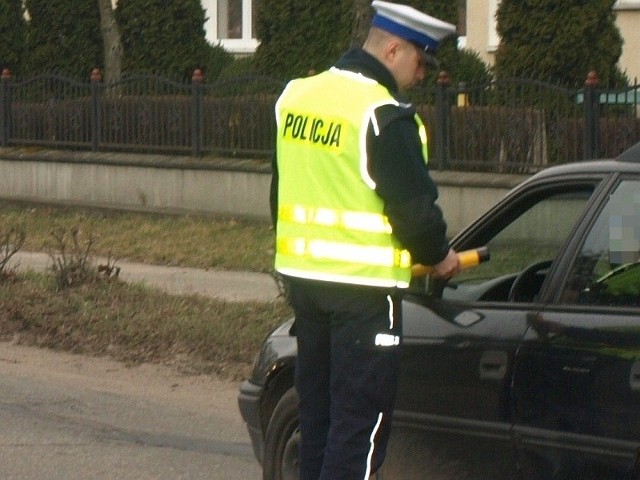 Policjanci z Sulęcina zatrzymali pijanego kierowcę golfa w Słońsku
