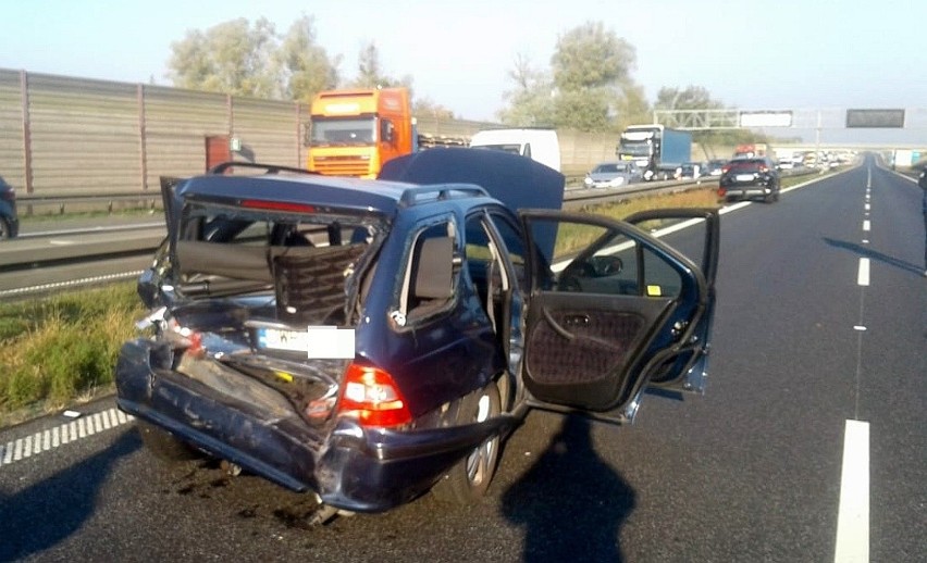 Wypadek czterech aut na A4 pod Wrocławiem. Trzy osoby ranne [ZDJĘCIA]