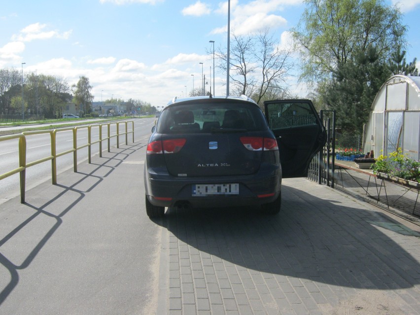 Przedstawiamy kolejną porcję zdjęć "mistrzów parkowania" w...