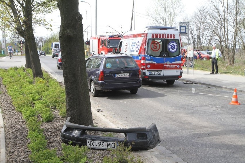 Wrocław: Groźny wypadek na Maślicach, kobieta została ranna (ZDJĘCIA)