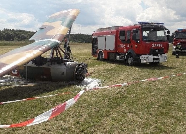 Wypadek samolotu na Muchowcu. Problemy z silnikiem zaczęły się tuż po starcie. Pilot lądował awaryjnie. Urwał podwozie.