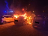 Auto płonęło jak pochodnia w Dąbrowie Górniczej. Na szczęście strażacy opanowali ogień 