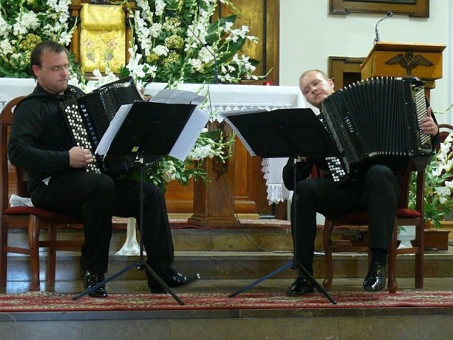 Duet akordeonowy Harmonium Duo tworzą Hybert Giziewski i Rafał Grzaka.