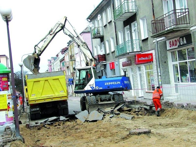 Rozpoczęte wczoraj prace remontowe na ul. Długiej potrwają pół roku. Na skrzyżowaniu z Farną będzie fontanna.