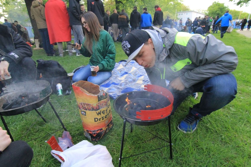 Trzeba być cierpliwym. Zanim grill się rozgrzeje, musi minąć...