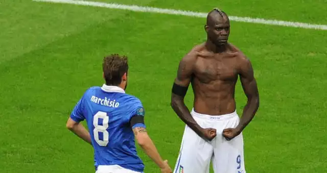 "Cieszynka" Mario Balotellego stała się najbardziej charakterystycznym symbolem Euro 2012