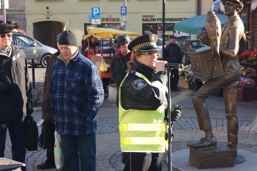 Tarnów: straż miejska uczy palić w piecach