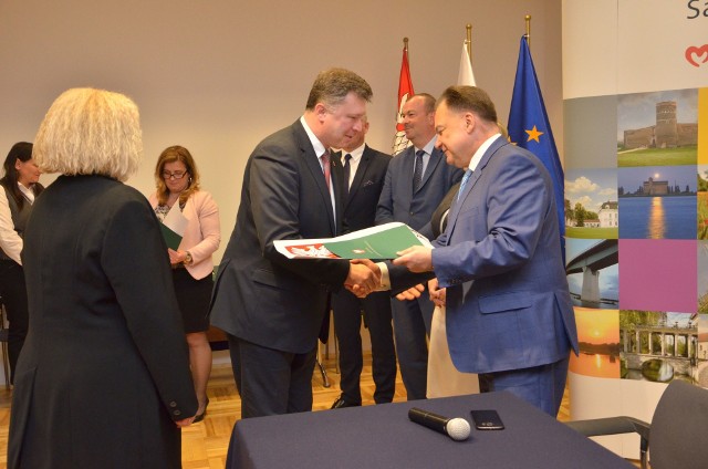 Marszałek Mazowsza Adam Struzik gratulował przedstawicielom samorządów z regionu radomskiego.
