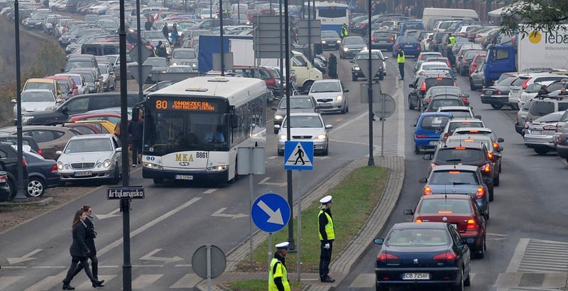 Korki w Bydgoszczy. Ruch na Kamiennej odbywa się w ślimaczym...