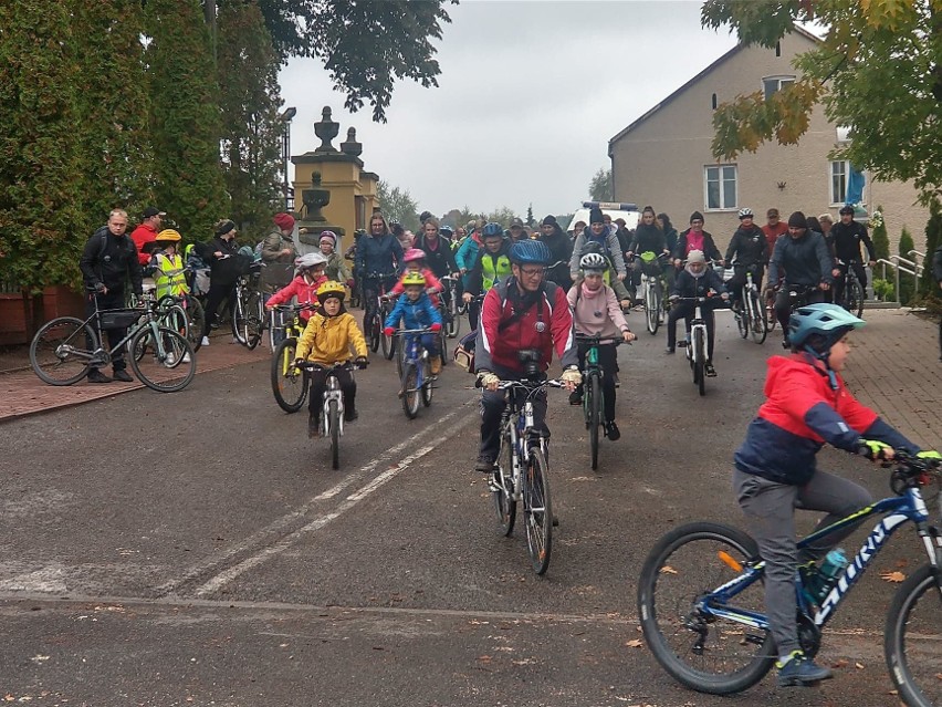 Prawie 120 rowerzystów wzięło udział w rajdzie, który odbył...