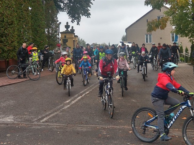 Prawie 120 rowerzystów wzięło udział w rajdzie, który odbył się w sobotę w Przysusze.