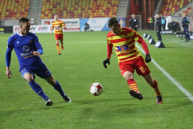 Fedor Cernych (z prawej) przyznaje, że Jagiellonia ma ostatnio problemy ze zdobywaniem bramek