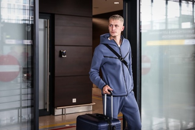 Tomáš Bobček na lotnisku w drodze do nowego polskiego klubu, jakim jest Lechia Gdańsk