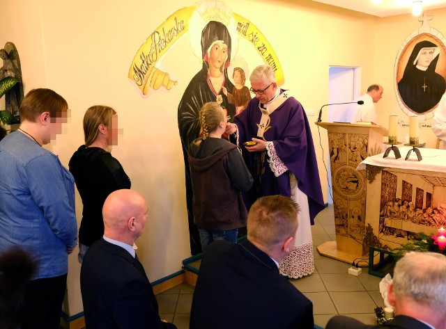 Arcybiskup Wiktor Skworc odprawił mszę w Wigilię w areszcie w Katowicach
