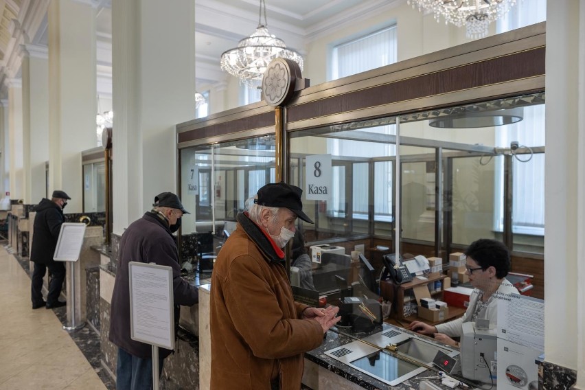 Część banków już pobiera opłaty za duże depozyty od firm....