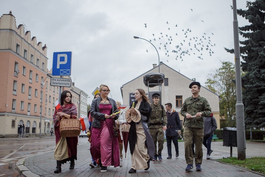 Happening niepodległościowy uczniów IV LO w Tarnowie