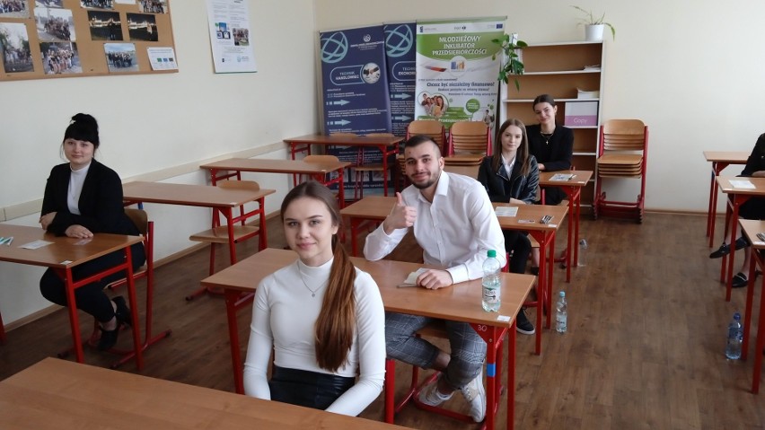Uczniowie Zespołu Szkół Ekonomicznych w Skarżysku przed...