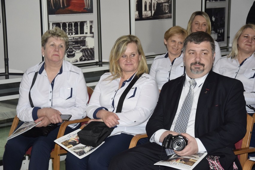 Panie ze Stowarzyszenia Kobiet Ambitnych w Bilczy, gmina Obrazów, zobaczyły Sejm i jego kuluary