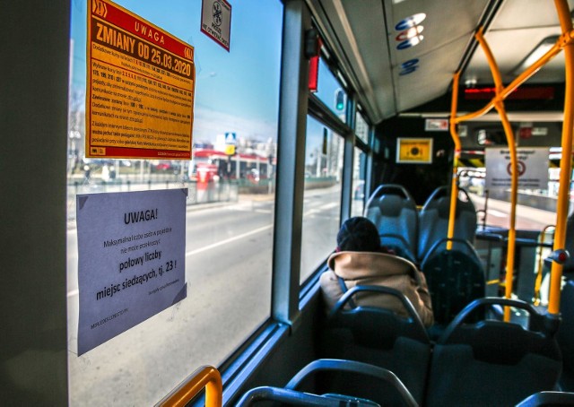 Autobusy i tramwaje w Gdańsku będą miały specjalne oznaczenia przypominające o nowych zasadach w związku z koronawirusem