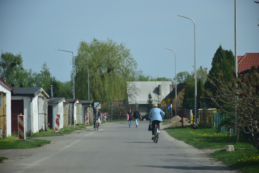Rusza przebudowa ulicy Garażowej w Tarnobrzegu. Droga w pobliżu targowiska zyska nowy asfalt, chodnik, przejścia dla pieszych. Zobacz