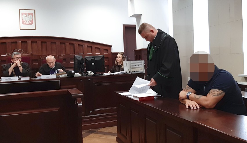 Adwokat Bartosz Fieducik złożył wniosek, by sąd zwrócił się...