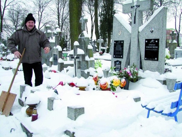 &#8211; Dobrze, że mam blisko do starego cmentarza. Leży tu moja rodzina, ja też tu spocznę po śmierci, mam już wykupione miejsce &#8211; mówi ełczanin Mirosław Trochim.