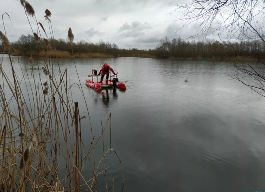 Śląskie: Nie żyje mężczyzna poszukiwany w zbiorniku w Bukowie. Zakończyła się akcja ratownicza, w której udział wzięli nurkowie z Bytomia