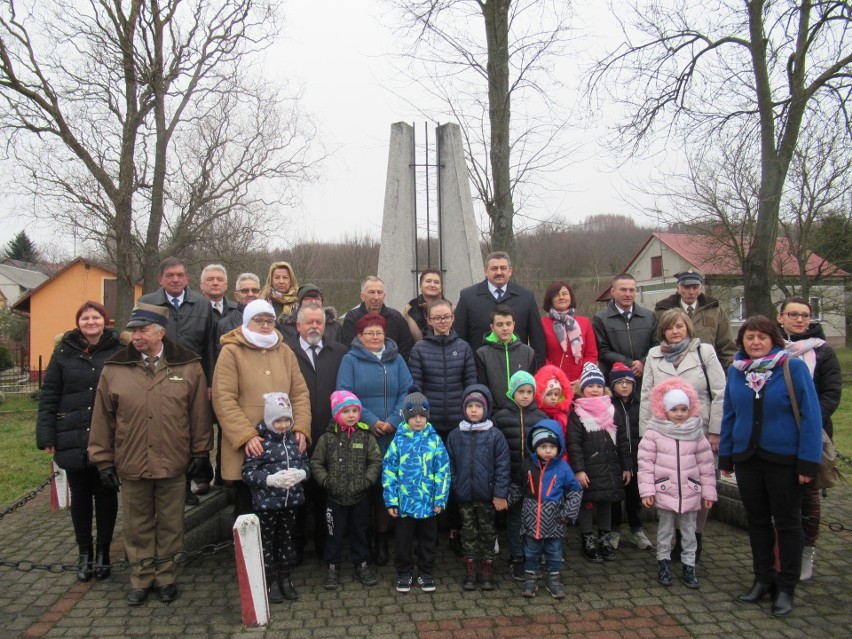 Obchody 77. rocznicy pacyfikacji przez hitlerowców Łopuszki...