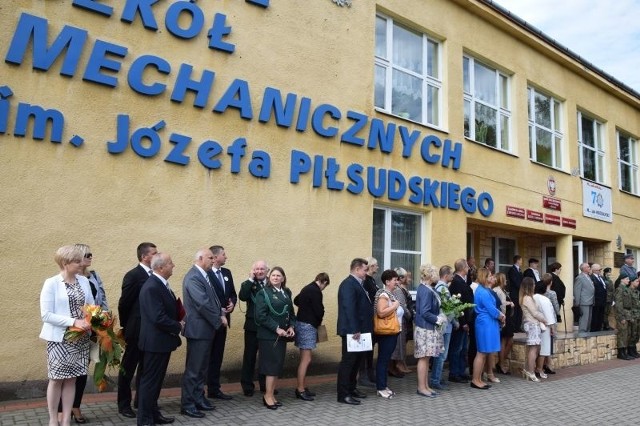 Zespół Szkół Mechanicznych im. Józefa Piłsudskiego w Radziejowie obchodzi jubileusz 70-lecia. Szkoła powstała w 1947 r. dzięki staraniom jej pierwszego dyrektora Józefa Górczyńskiego. >> Najświeższe informacje z regionu, zdjęcia, wideo tylko na www.pomorska.pl 