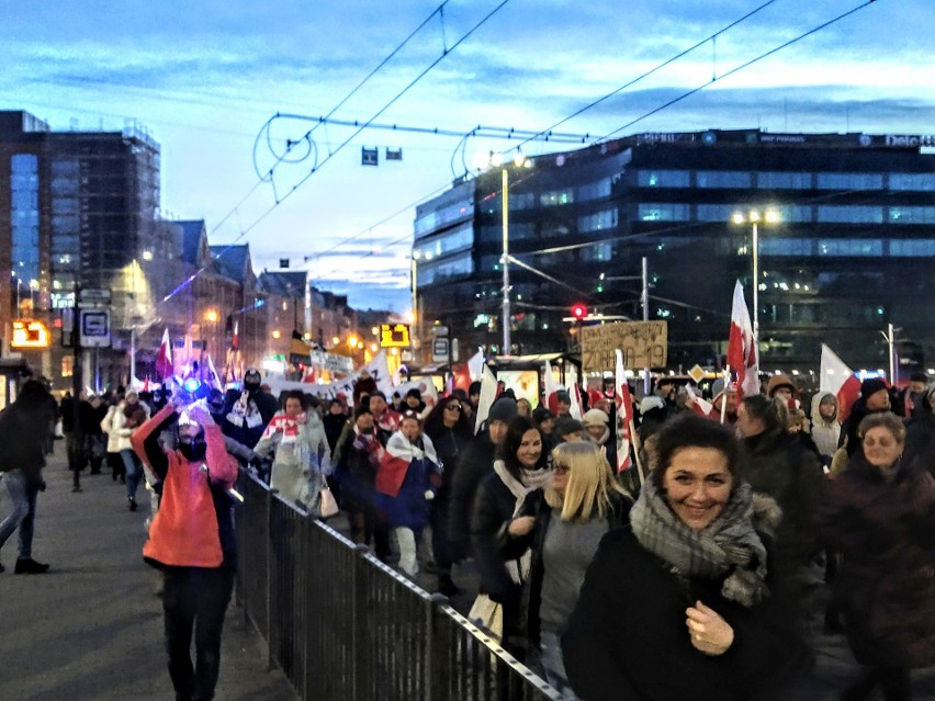 Marsz Wolnych Polaków na ulicach Wrocławia. 4 grudnia 2021...