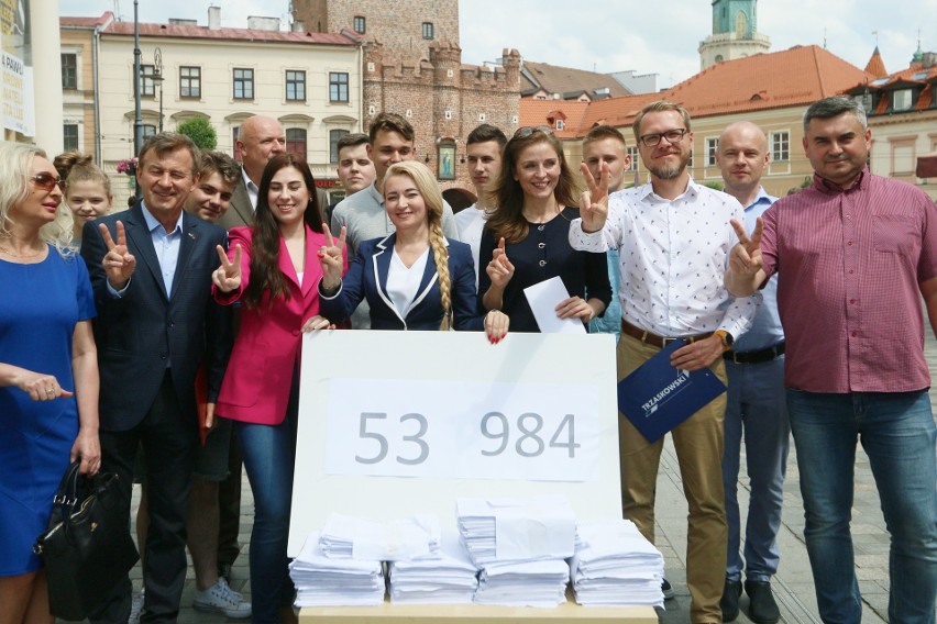 PO się chwali. Prawie 54 tysięcy podpisów pod kandydaturą Rafała Trzaskowskiego